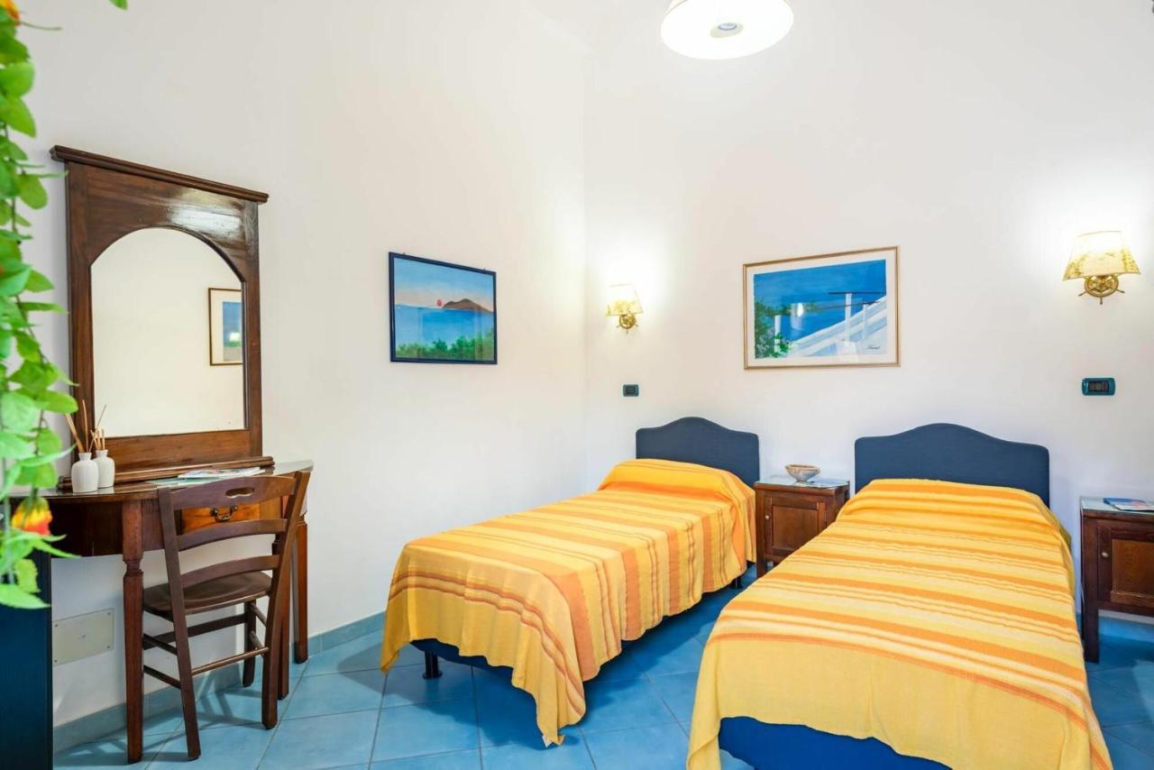 Casa Vacanza Artemis ลีปารี ภายนอก รูปภาพ
