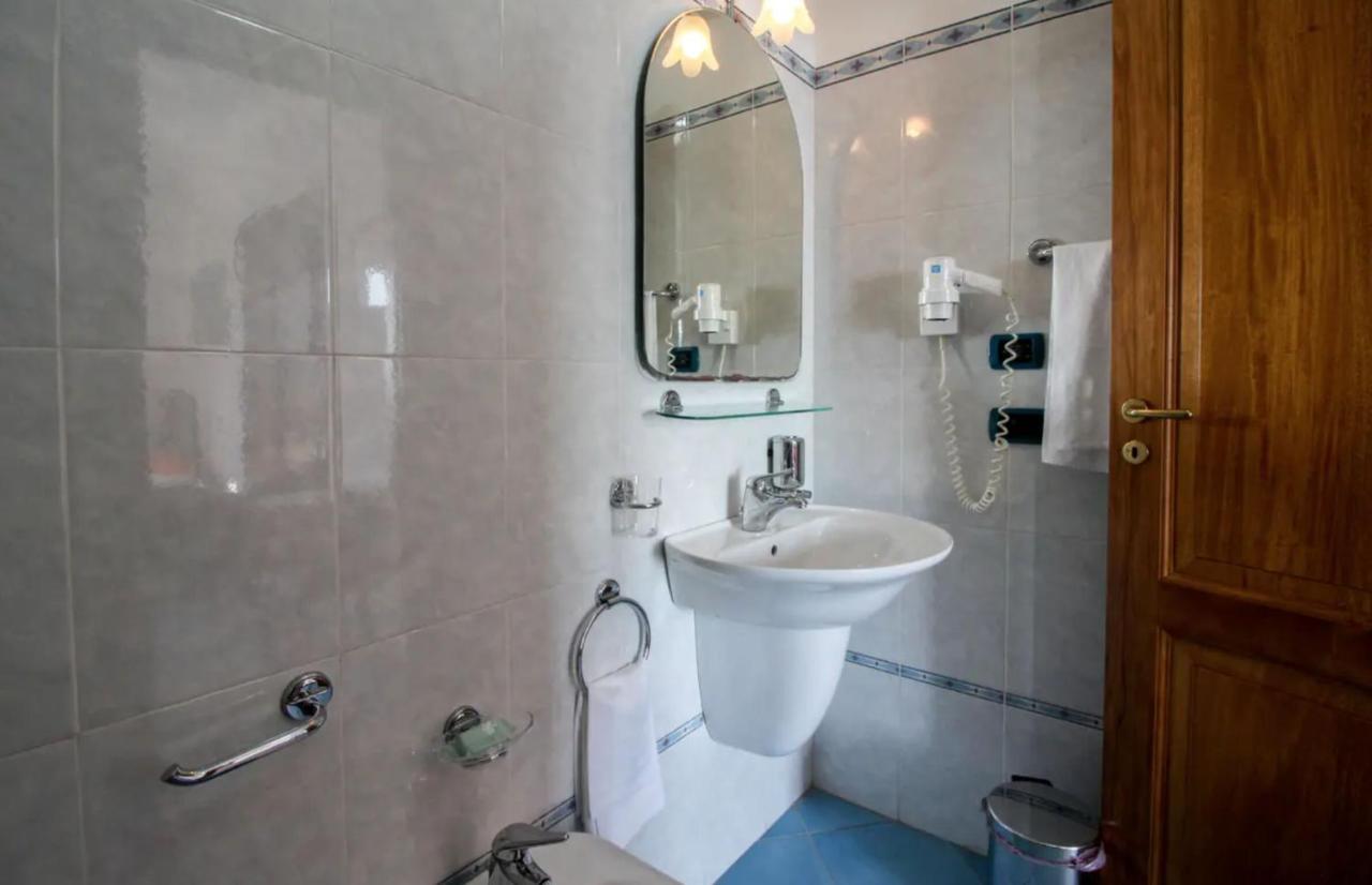 Casa Vacanza Artemis ลีปารี ภายนอก รูปภาพ