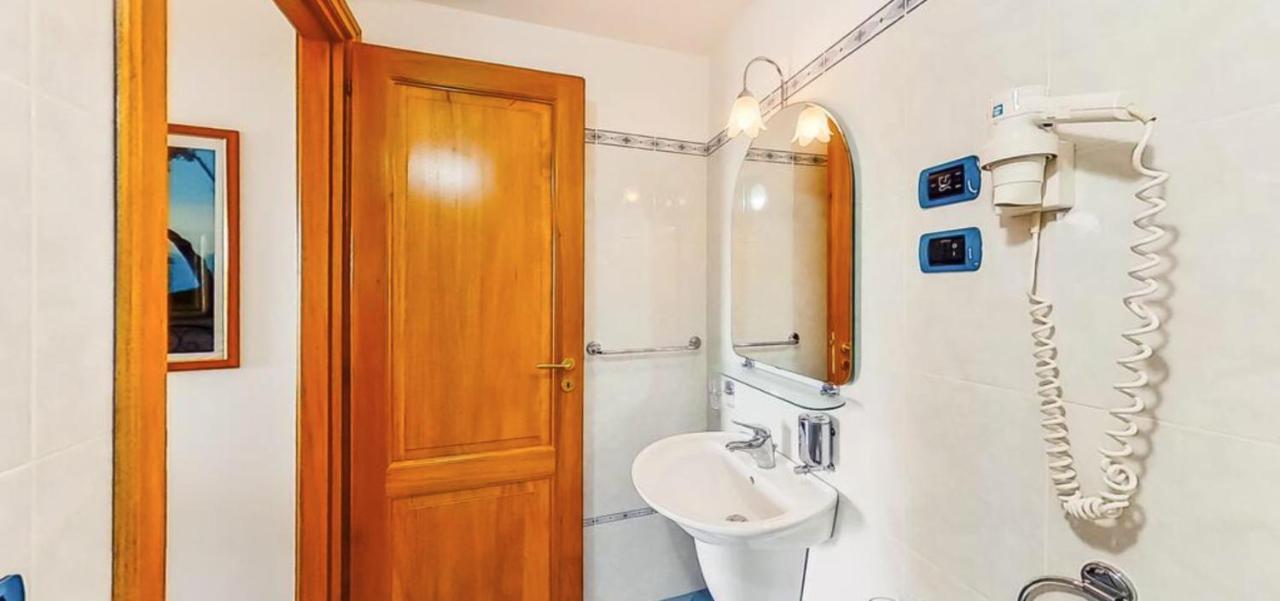 Casa Vacanza Artemis ลีปารี ภายนอก รูปภาพ